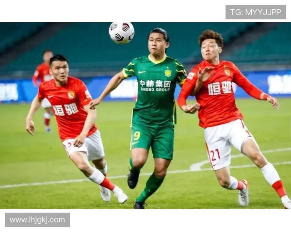 杭州足球队强势领跑大师赛积分榜73分稳居第一